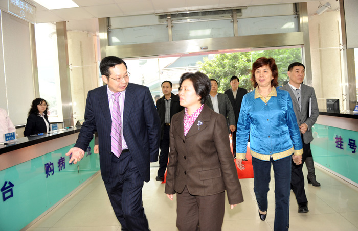 2010年3月，副省長陳樺來我院調(diào)研參觀